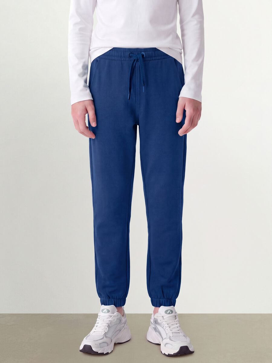 Jogger blu in puro cotone organico con coulisse per ragazzo_1