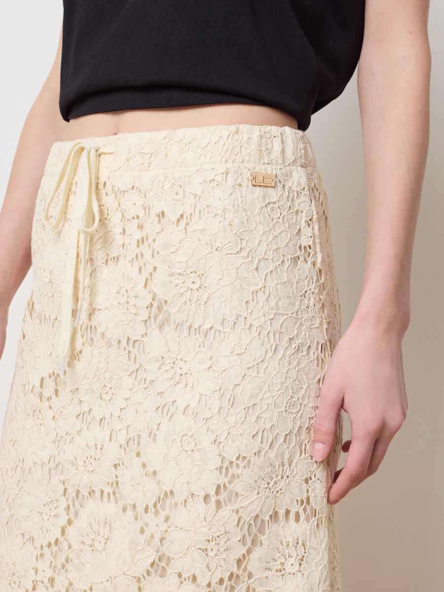 Long skirt in lace_3