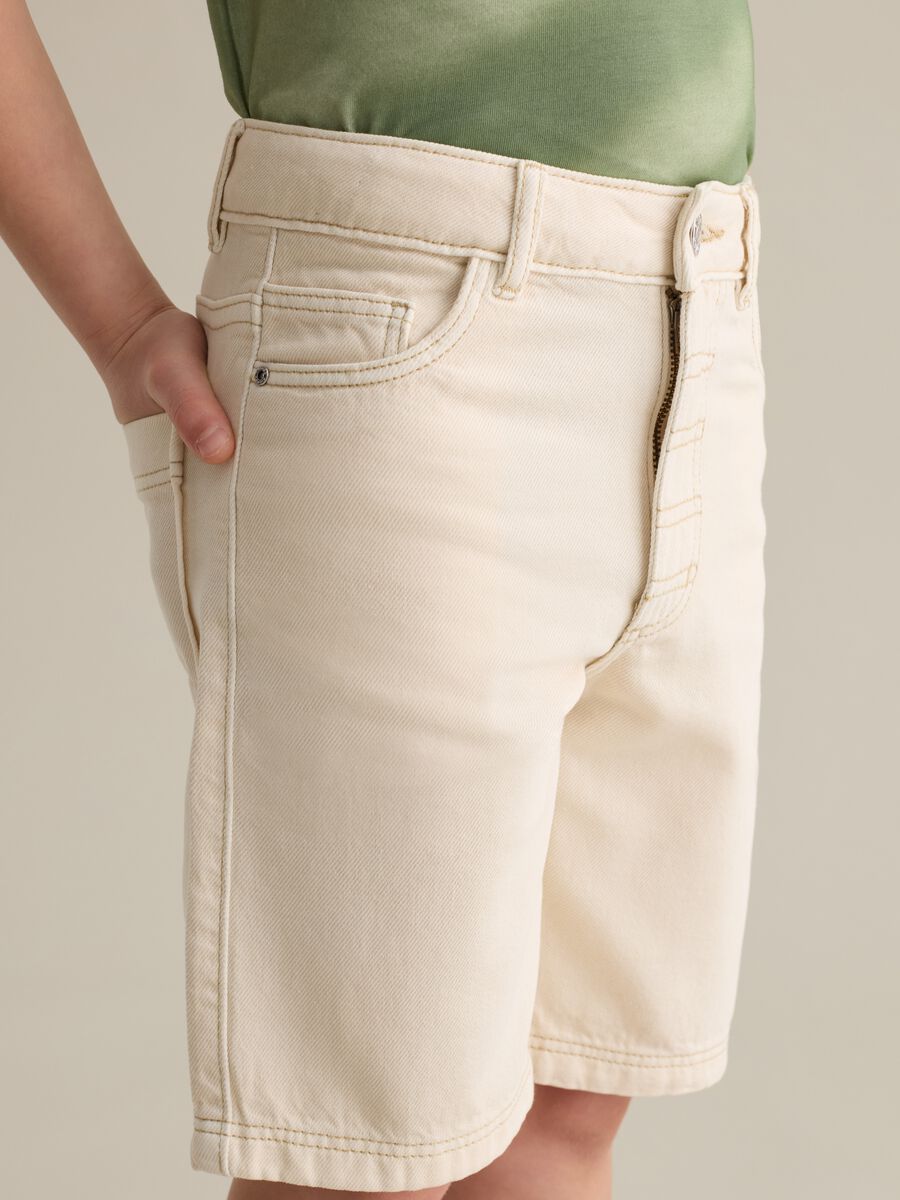 Beige Bermuda shorts in drill with five pockets_2