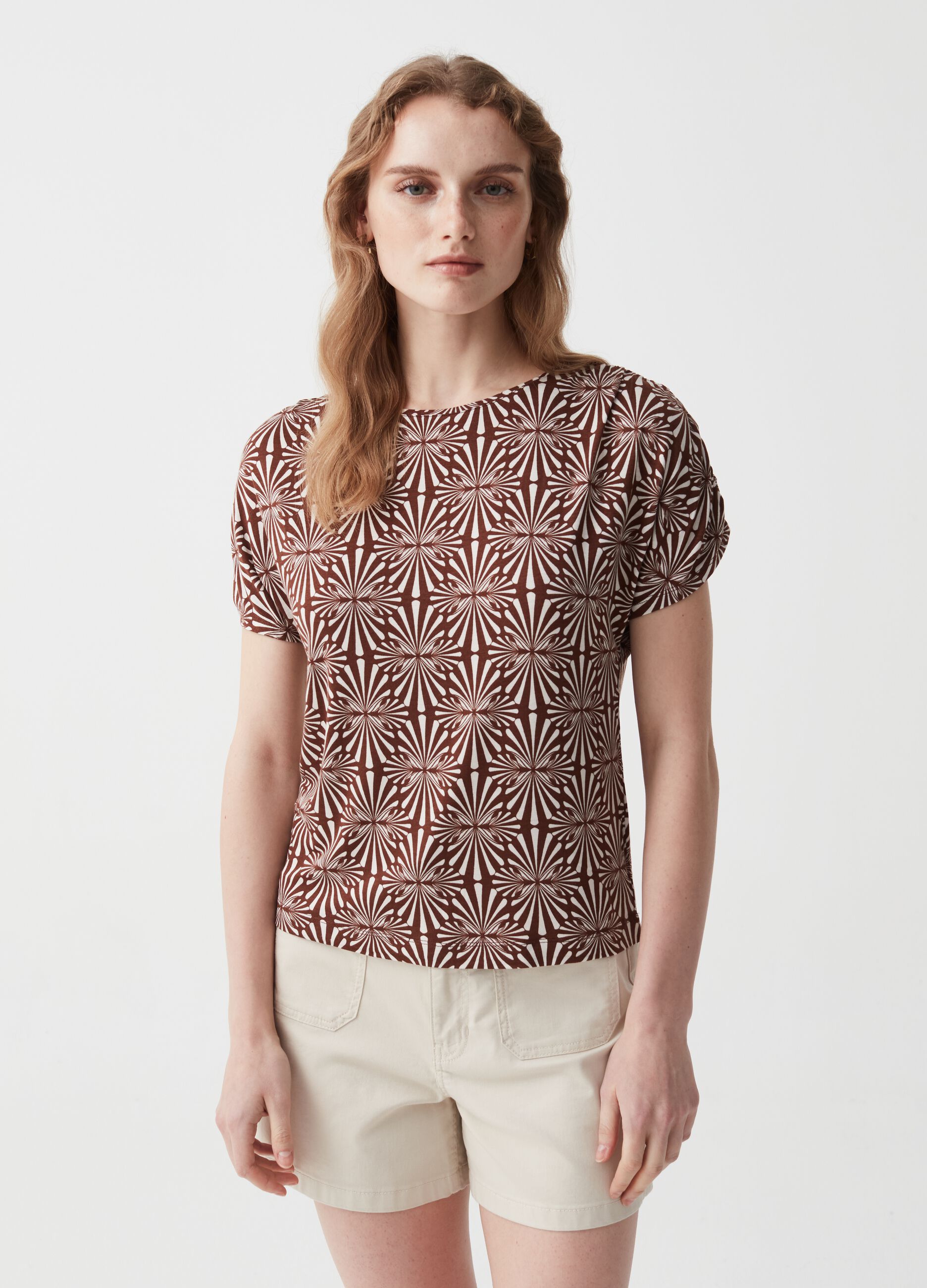 Printed t-shirt with shirring.