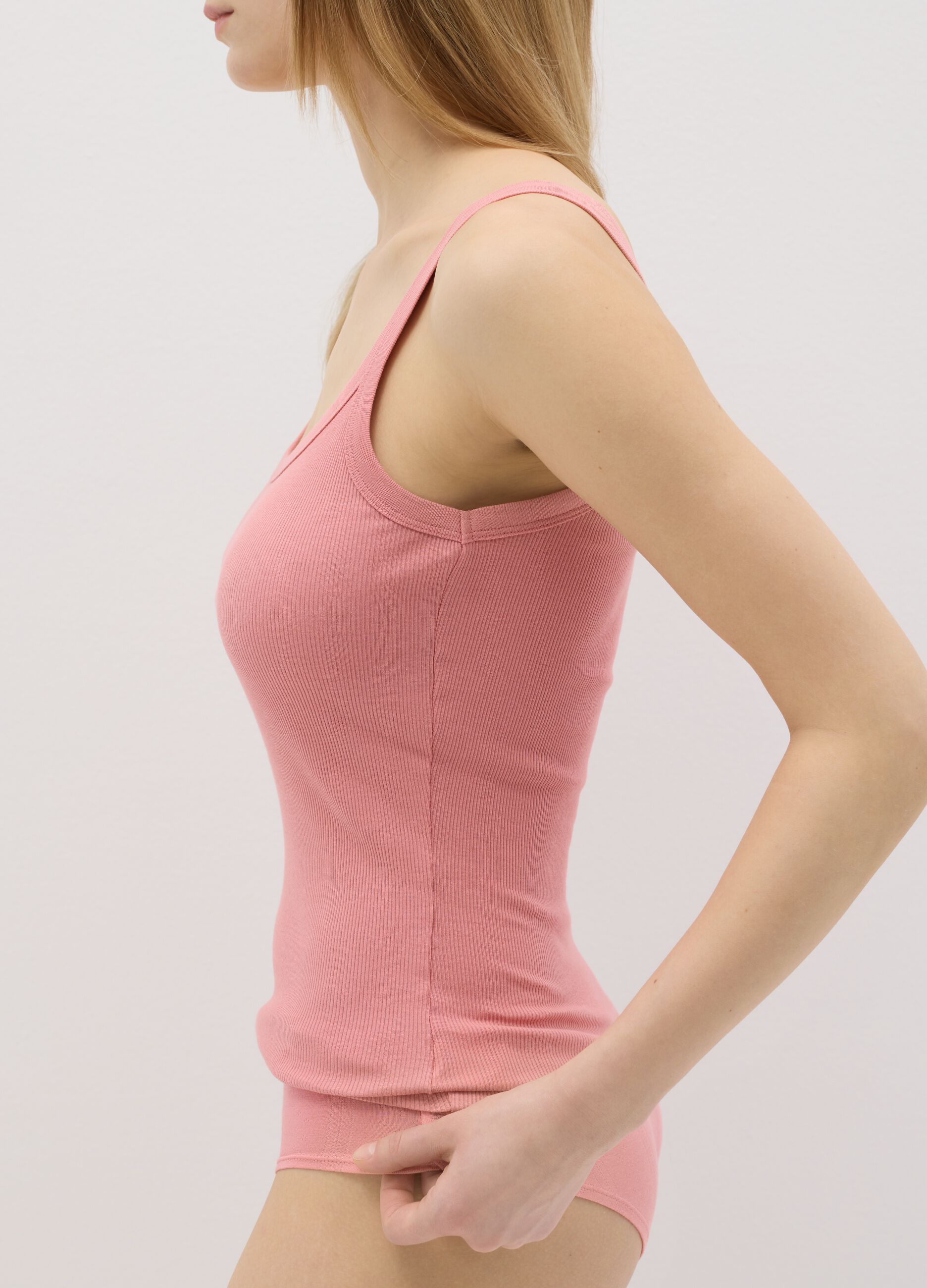 Ribbed vest with round neck