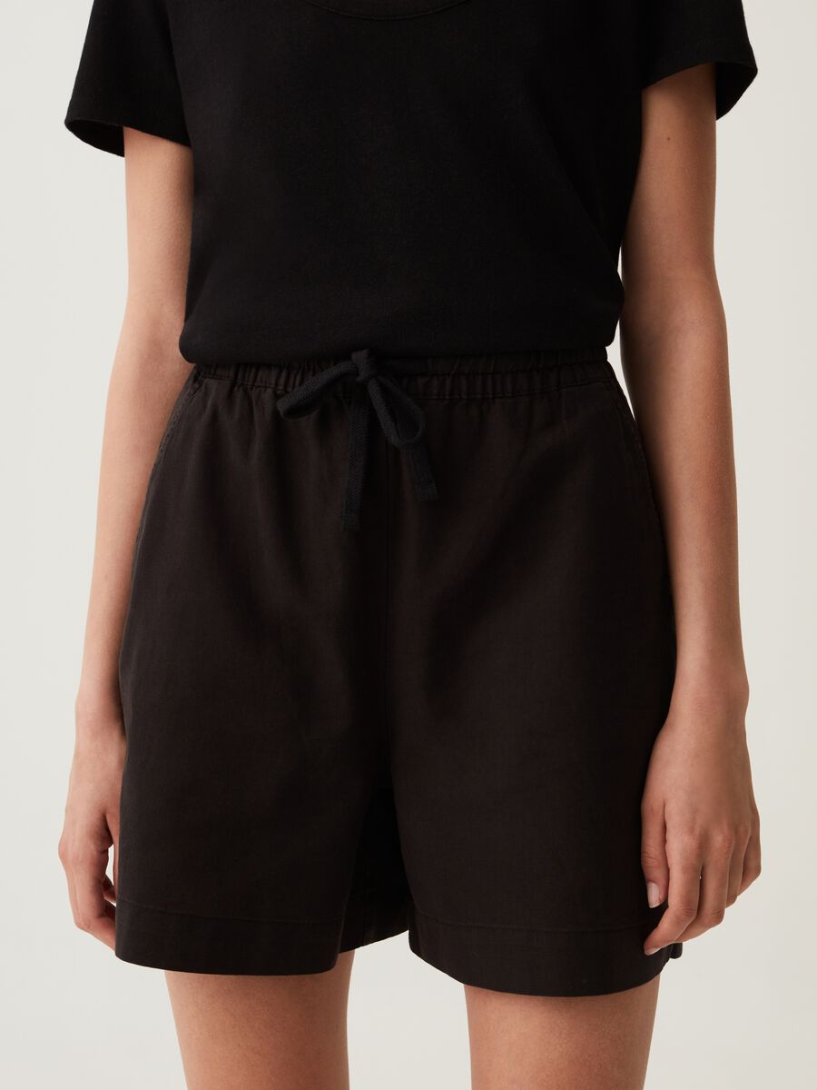 LESS IS BETTER Shorts in lino e cotone con coulisse_1