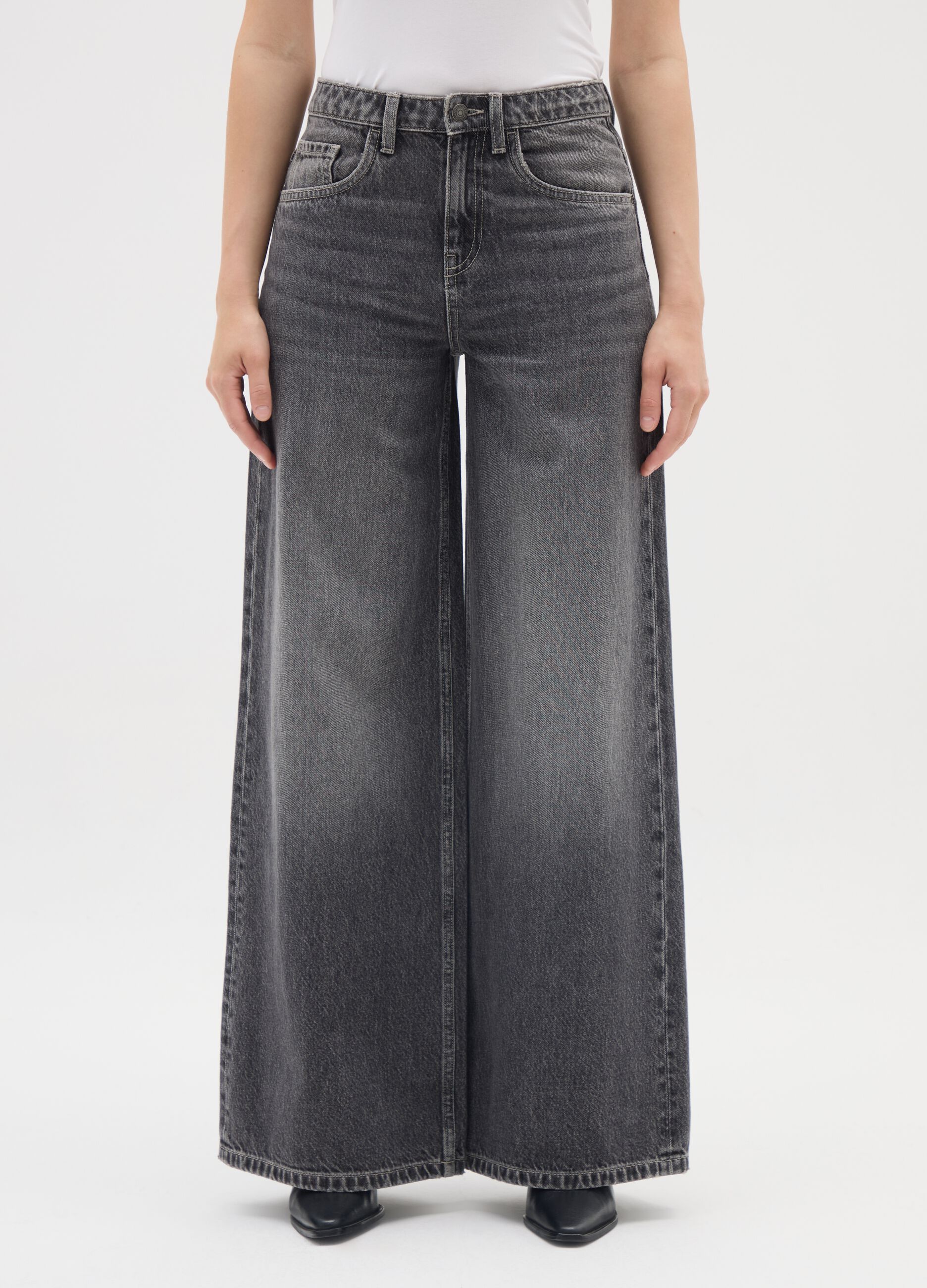 Wide-leg grey cotton trousers