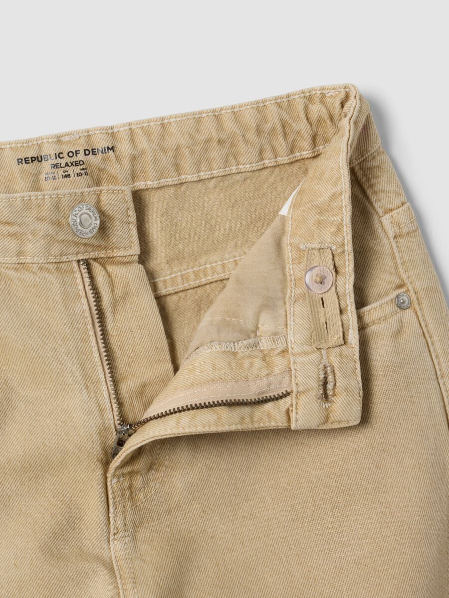 Beige cotton denim jeans, relaxed fit for boys_4