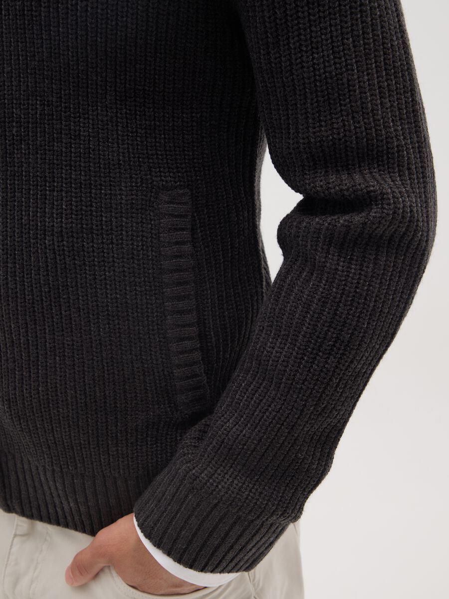 Black Cardigan with Zip Closure_3