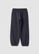 Pantaloni jogger grigi in puro cotone organico con stampa_1