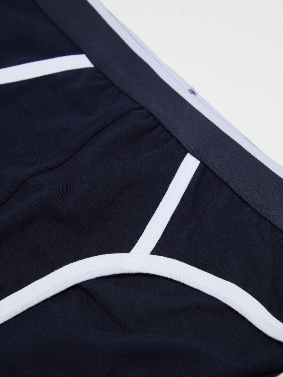 Stretch briefs with contrasting details_5