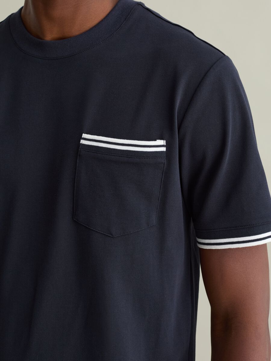 T-shirt with striped details and pocket_3