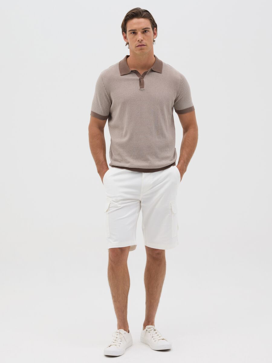 Bermuda da uomo bianco regular fit con tasche cargo_0