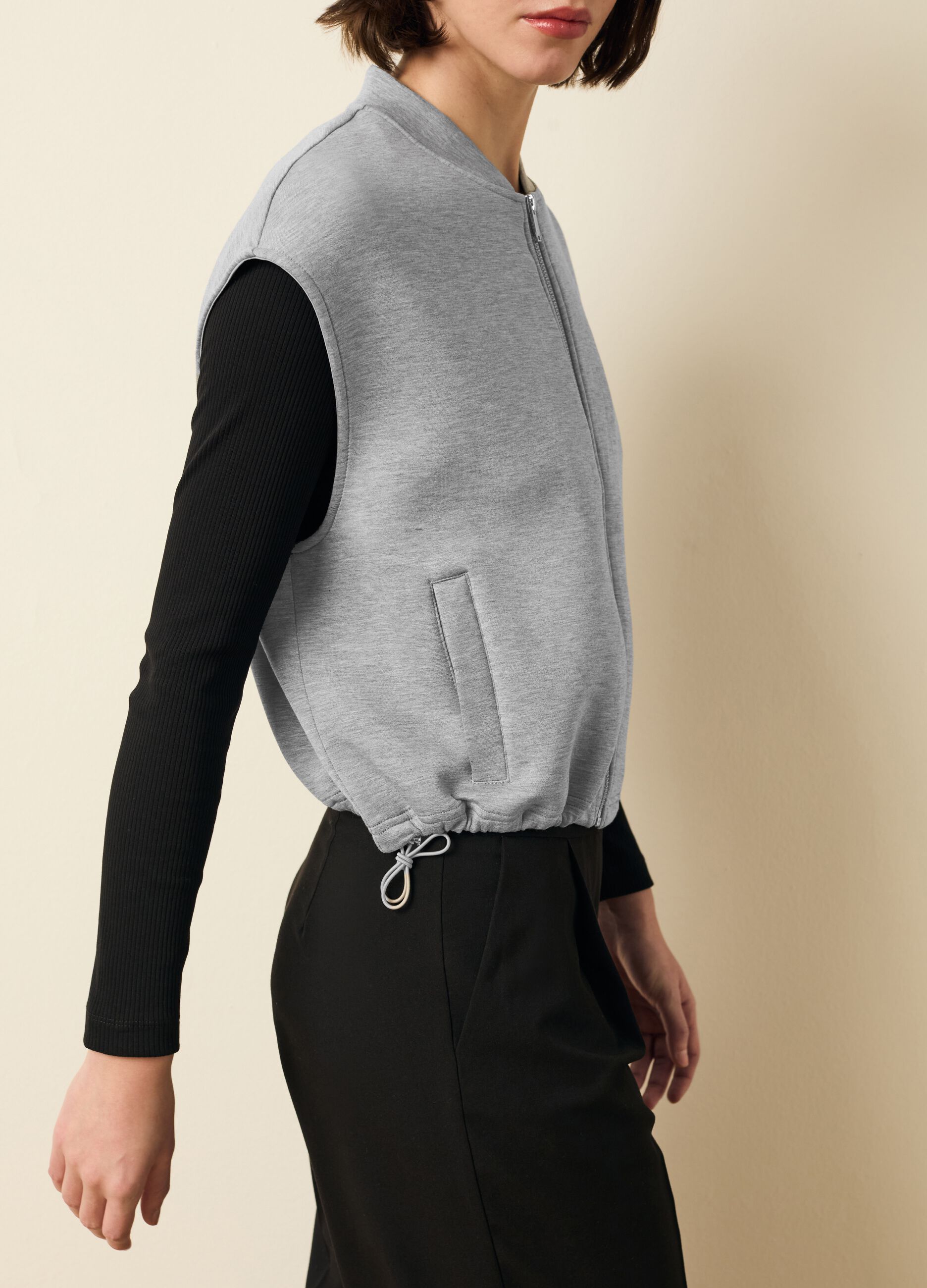 Full-zip gilet in scuba