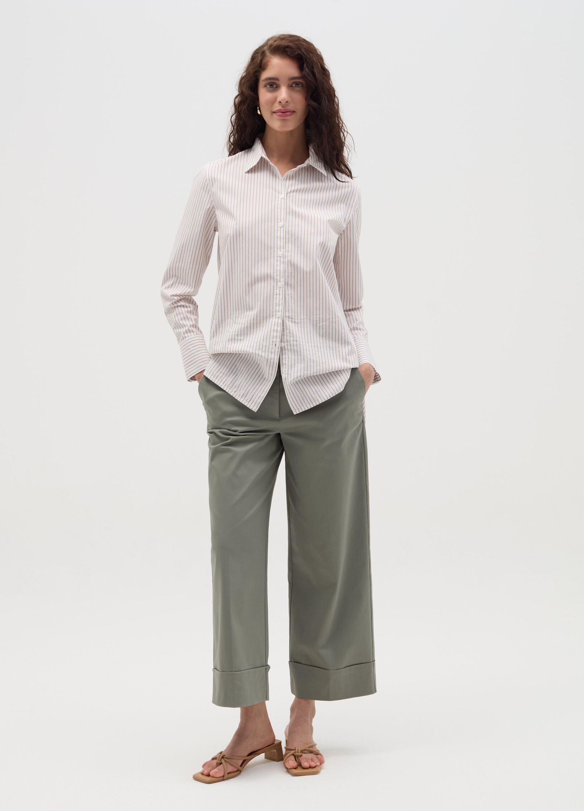 Pantaloni chino a gamba larga