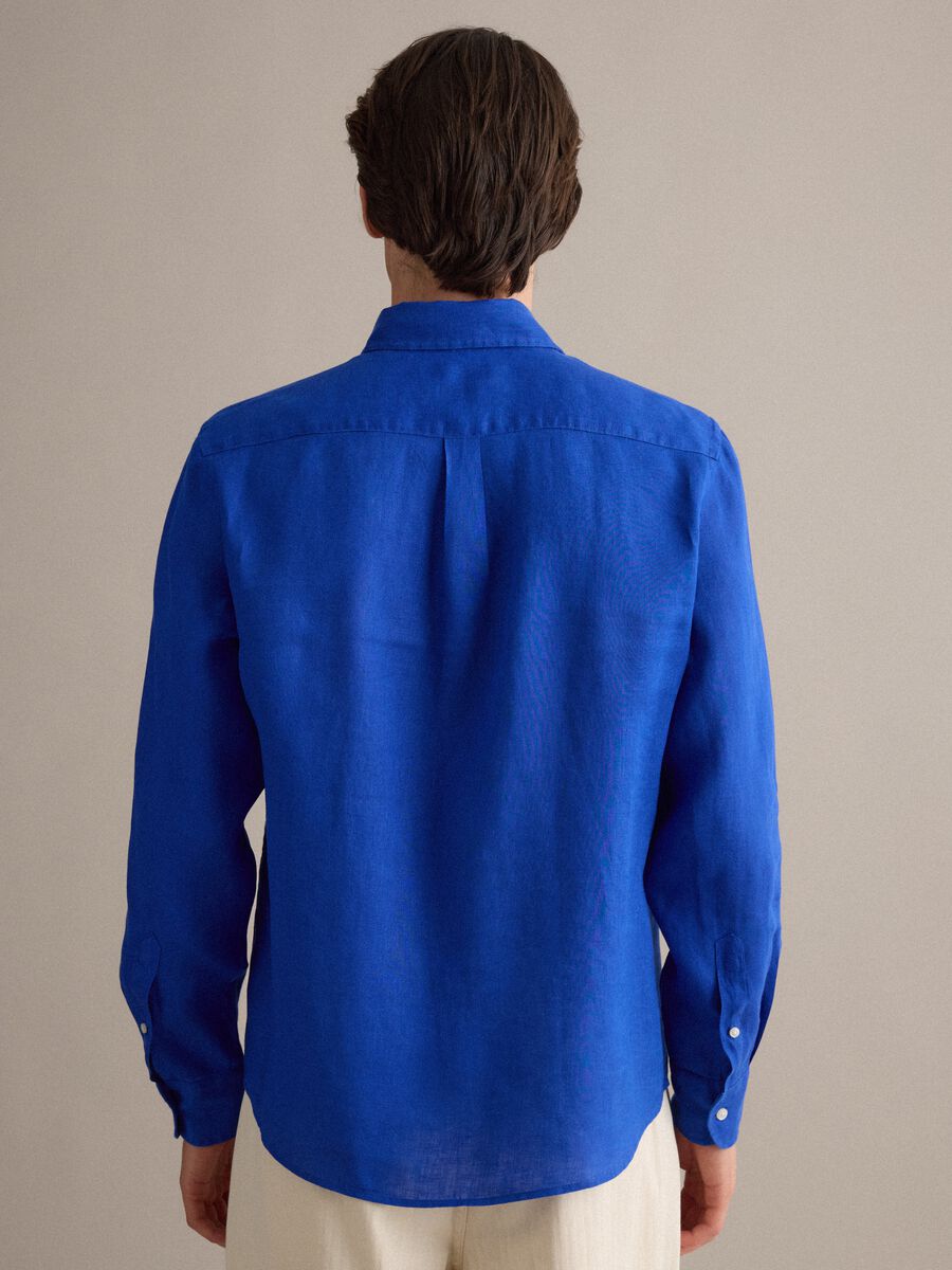 Camicia blu in puro lino con collo button down regular fit_3