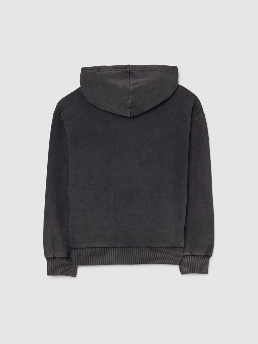 Felpa nera con cappuccio da ragazzo in puro cotone regular fit_2