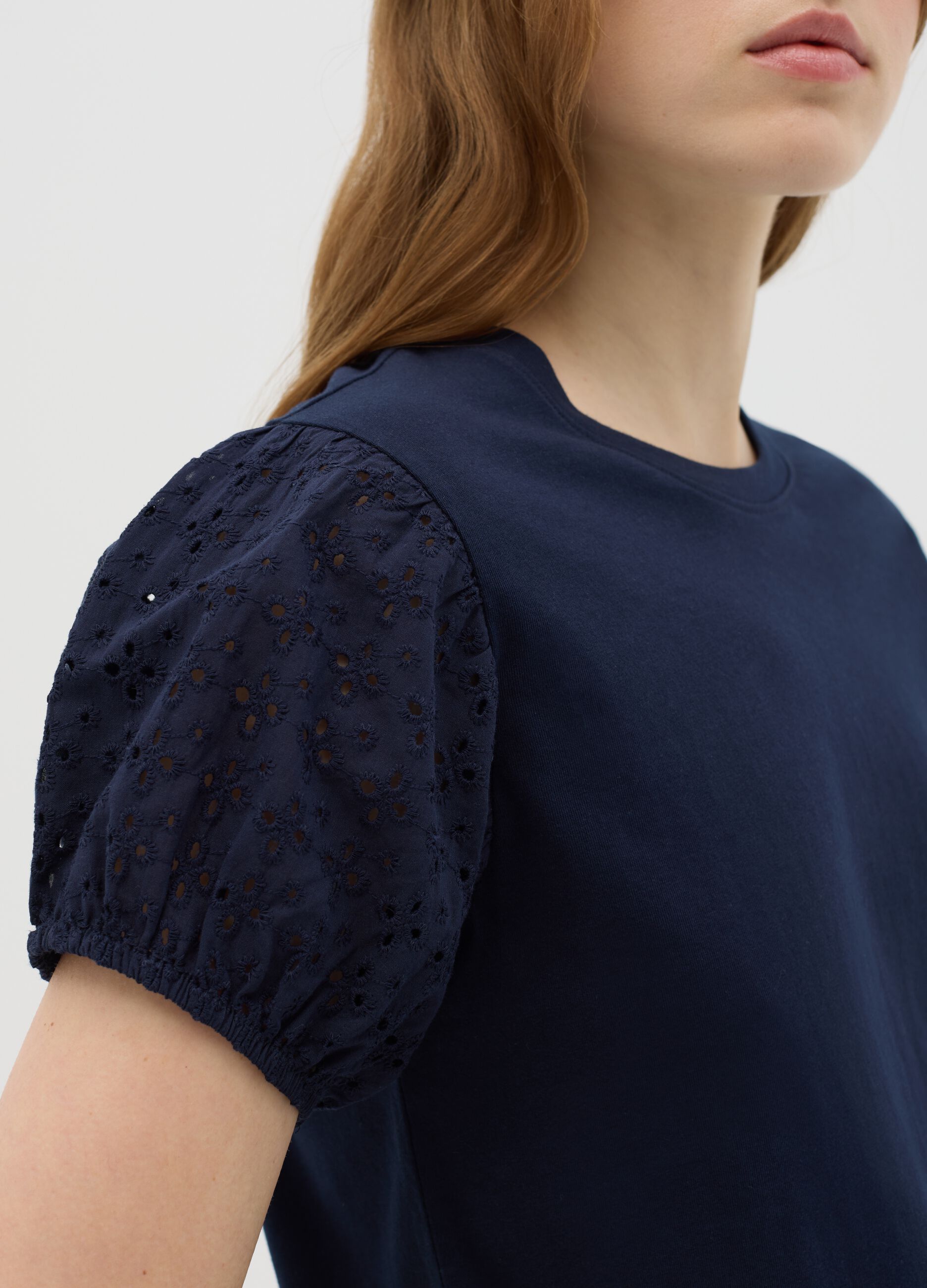 Blue cotton T-shirt with embroidered short sleeves