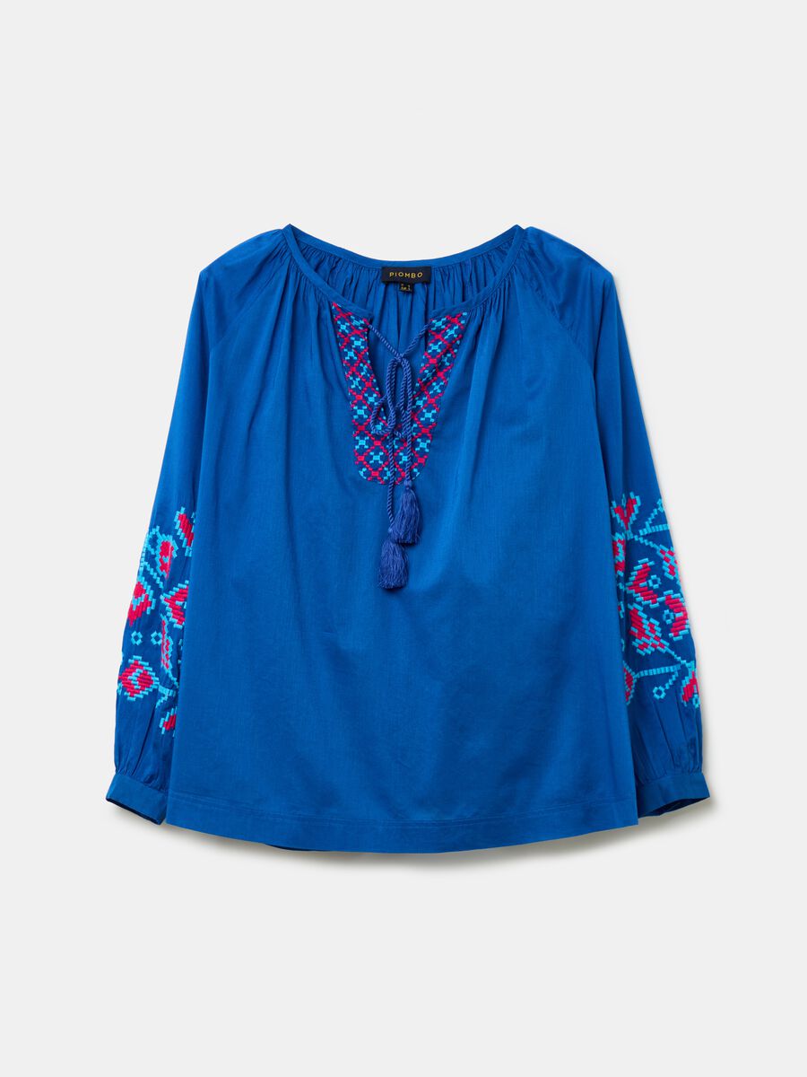 Oversized blouse with ethnic embroidery and tassels_3