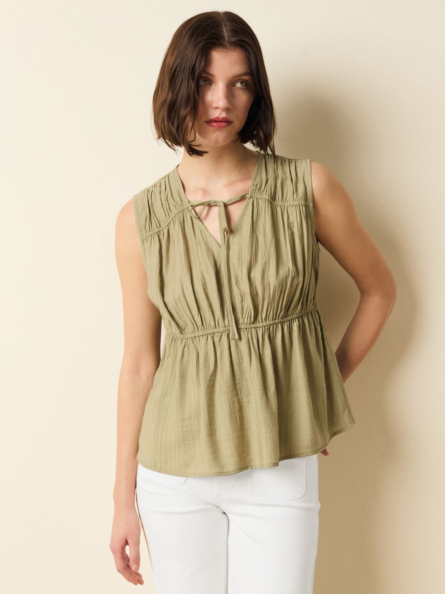 Blouse with V neck and laces_1