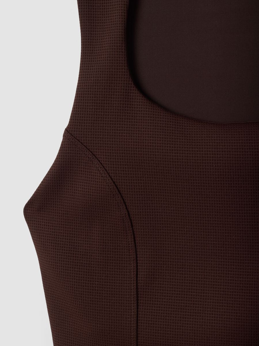 Top crop marrone in tessuto elasticizzato_8