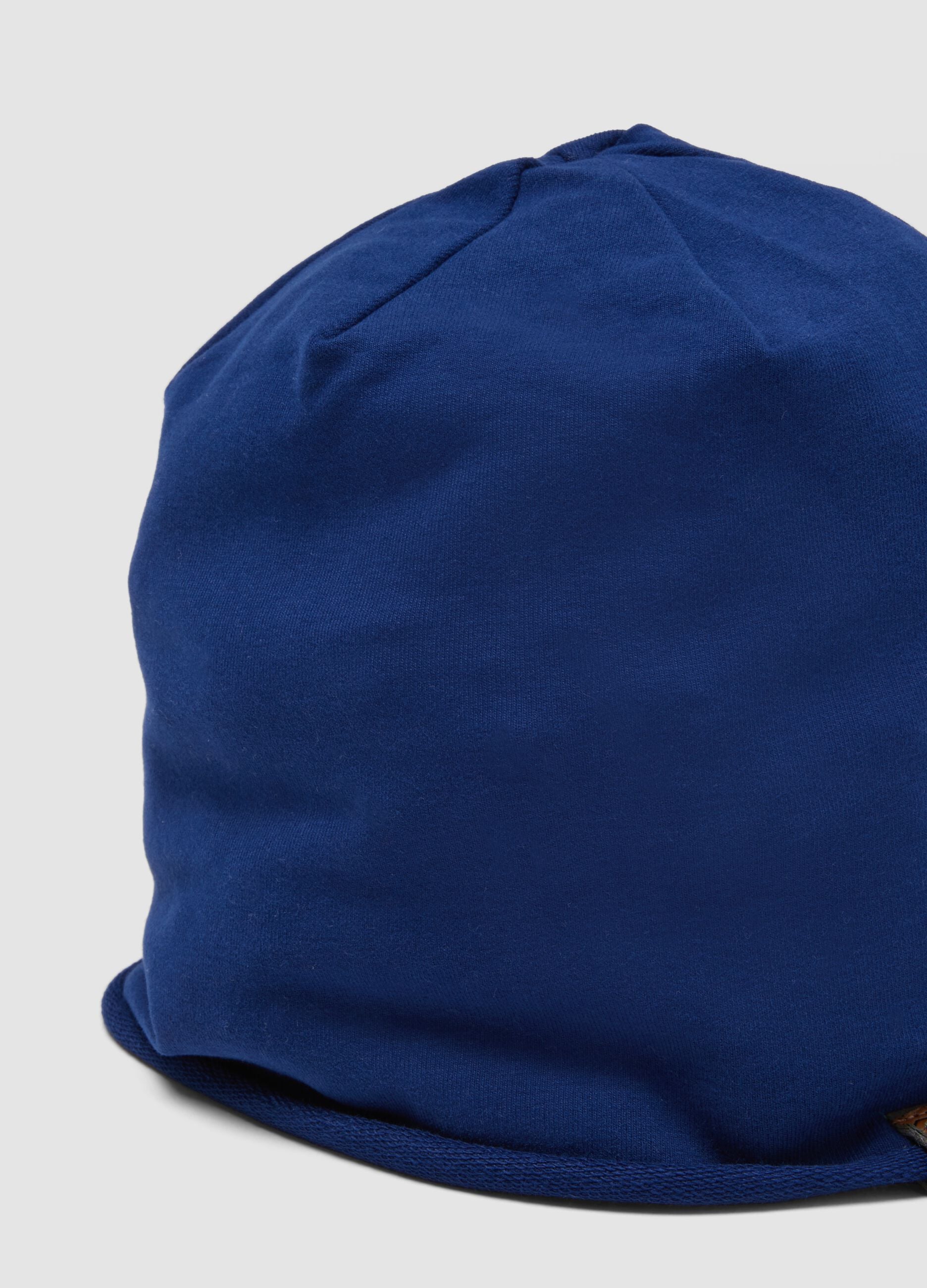 Cappello blu in cotone organico elasticizzato jersey per bambino