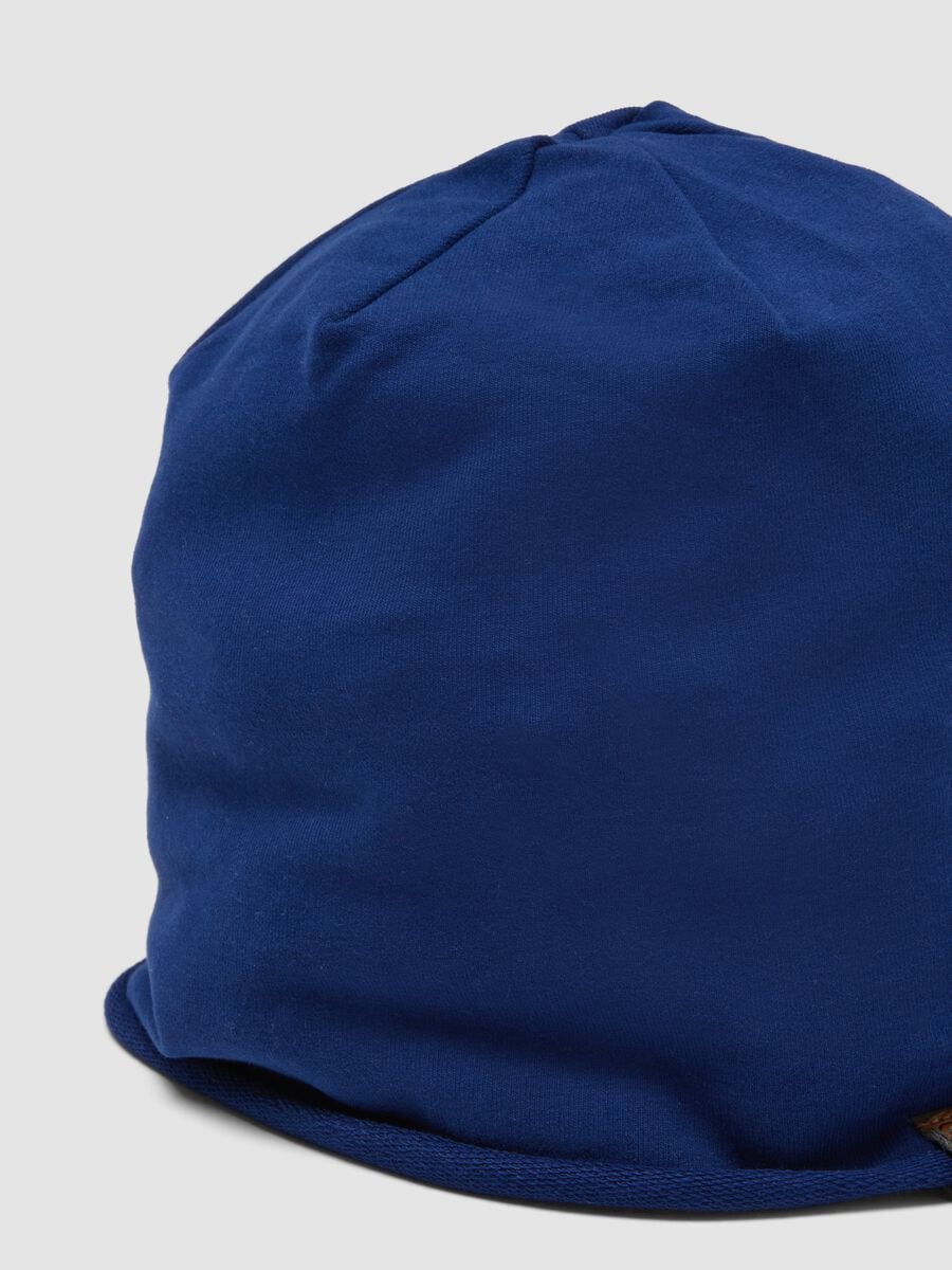 Cappello blu in cotone organico elasticizzato jersey per bambino_2
