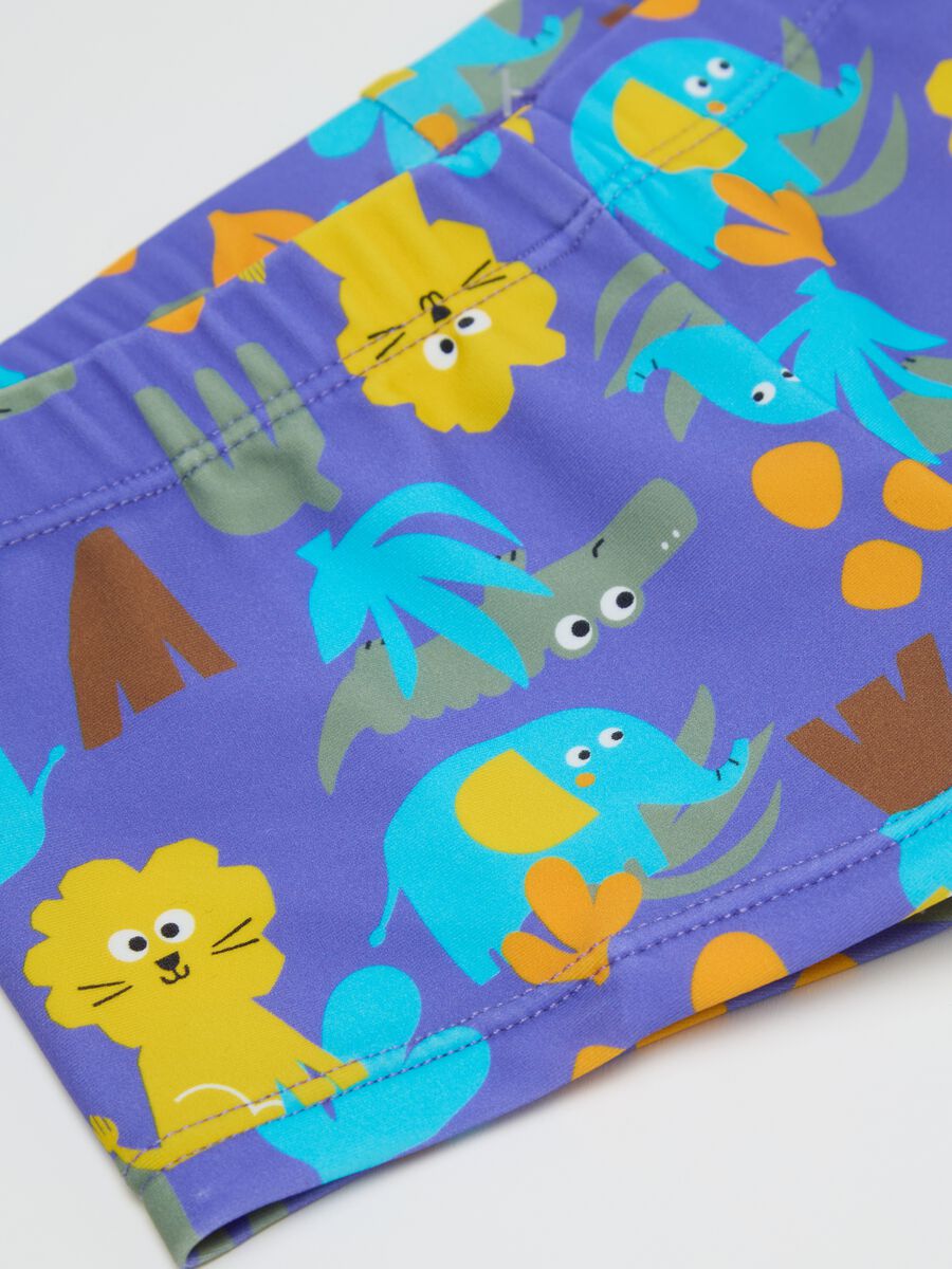 Boys’ swim briefs in multicoloured stretch fabric_3