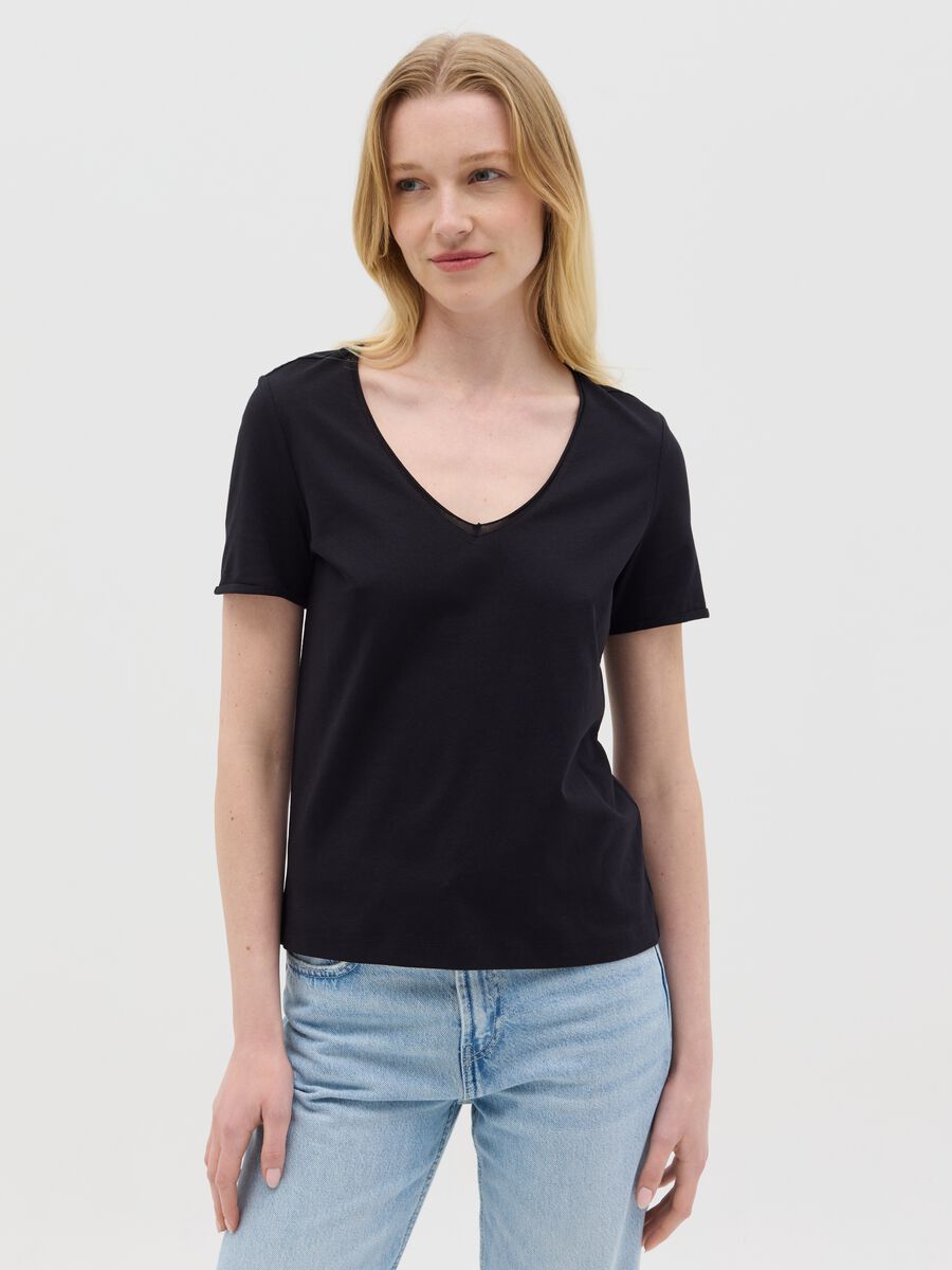 Black T-shirt in organic cotton with V neck_0