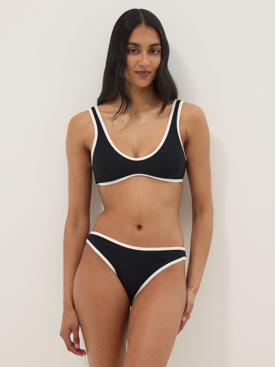 Slip da mare in tessuto elasticizzato nero con bordi bianchi_0