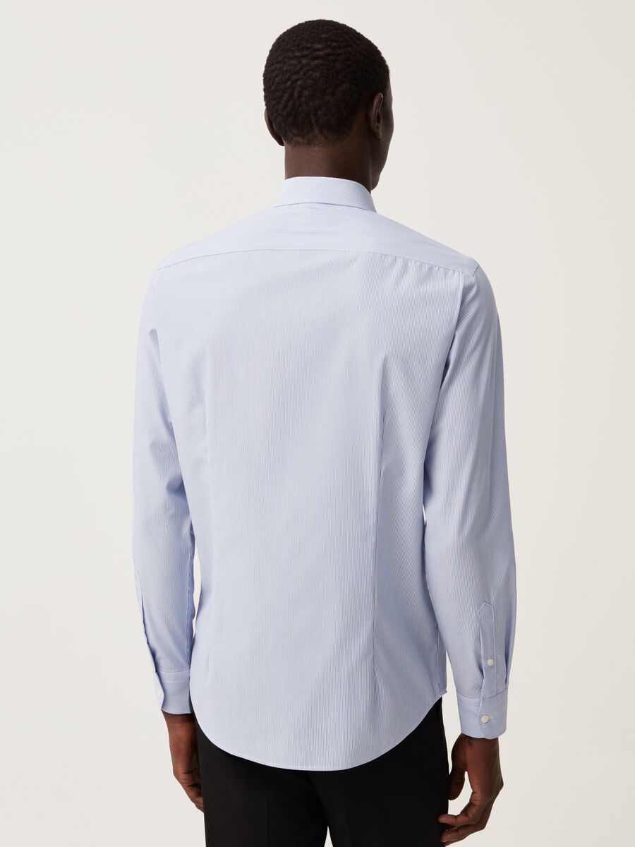 Slim-fit, no-iron shirt in fine striped cotton_2