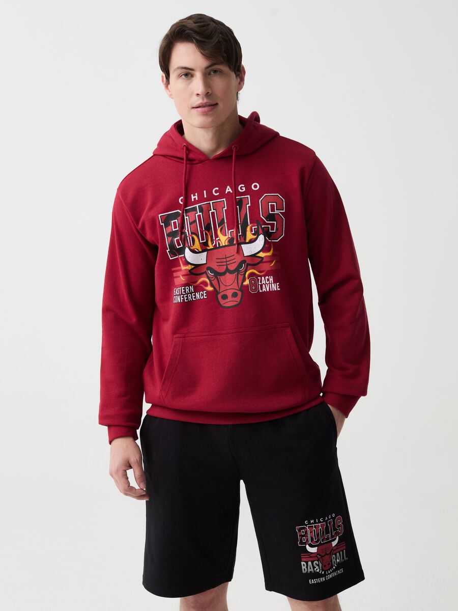 Sweatshirt with hood and NBA Chicago Bulls print_0