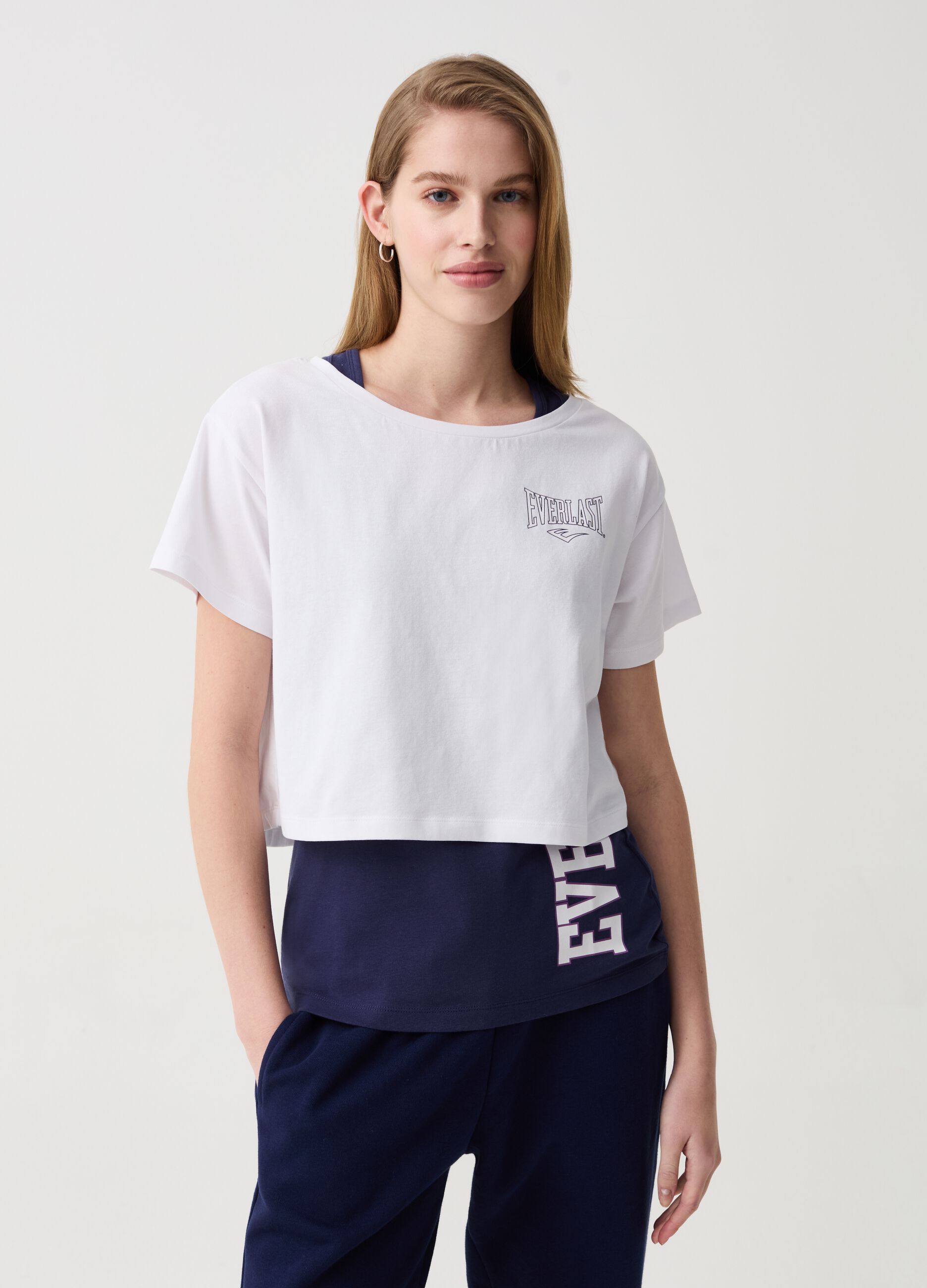 Set t-shirt crop e canotta con stampa logo