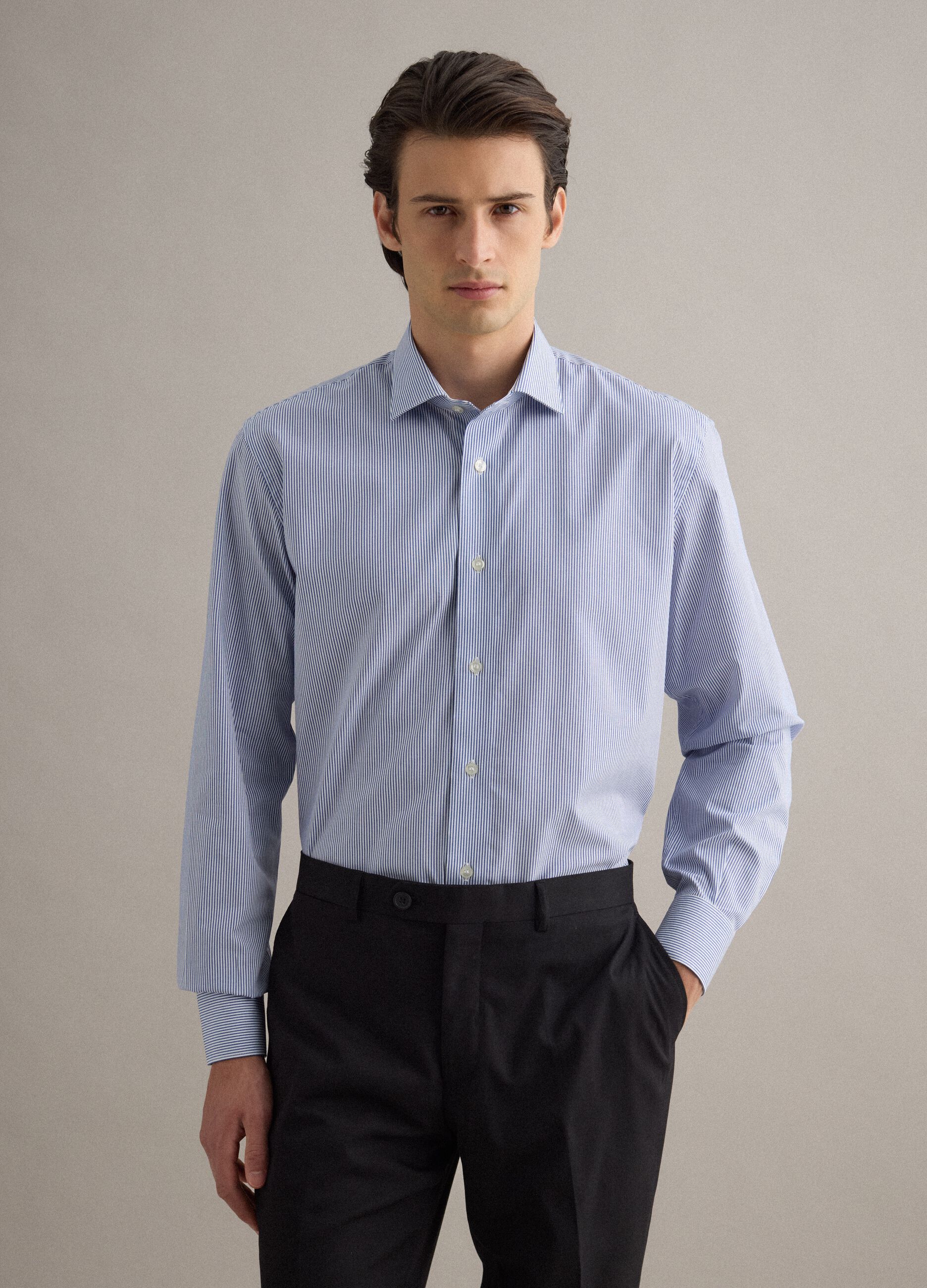 Camicia in puro cotone a righe blu e bianche regular fit easy iron