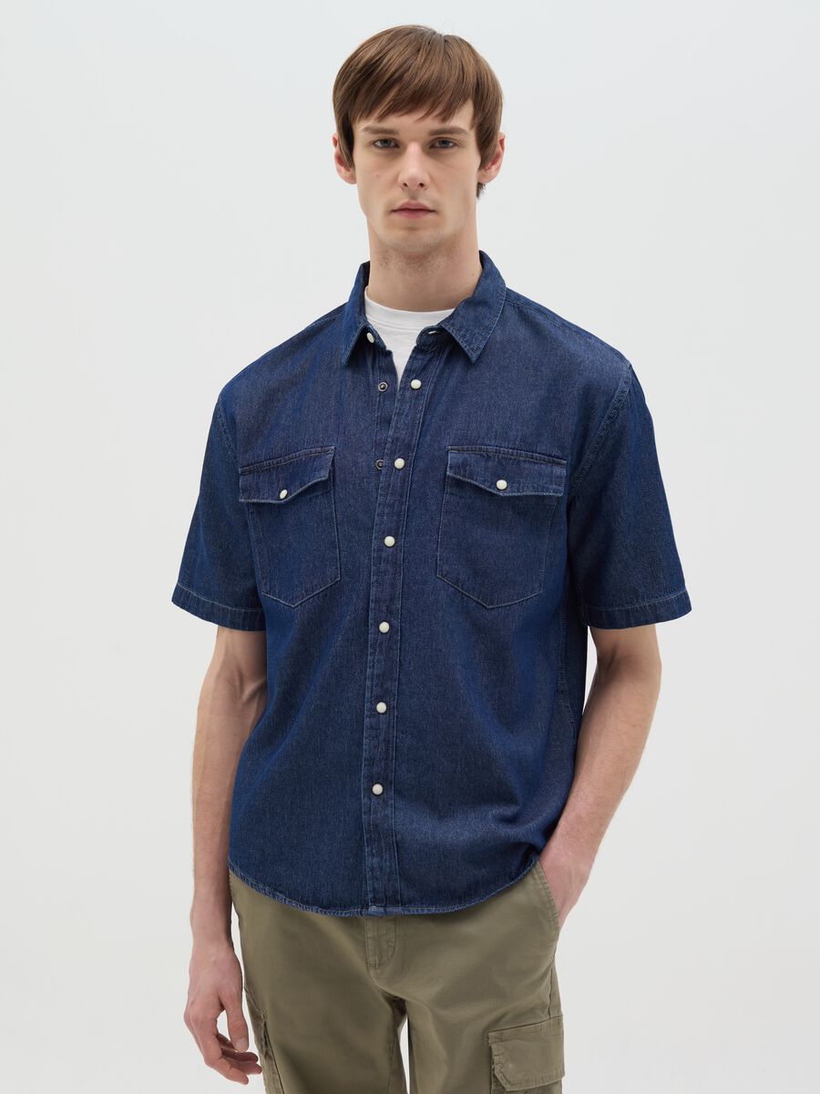 Short-sleeved shirt in denim with pockets_0