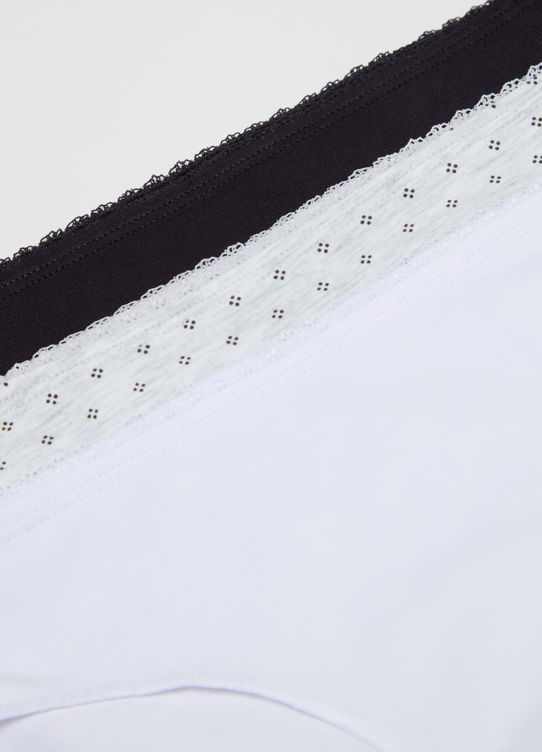 Three-pack briefs with lace