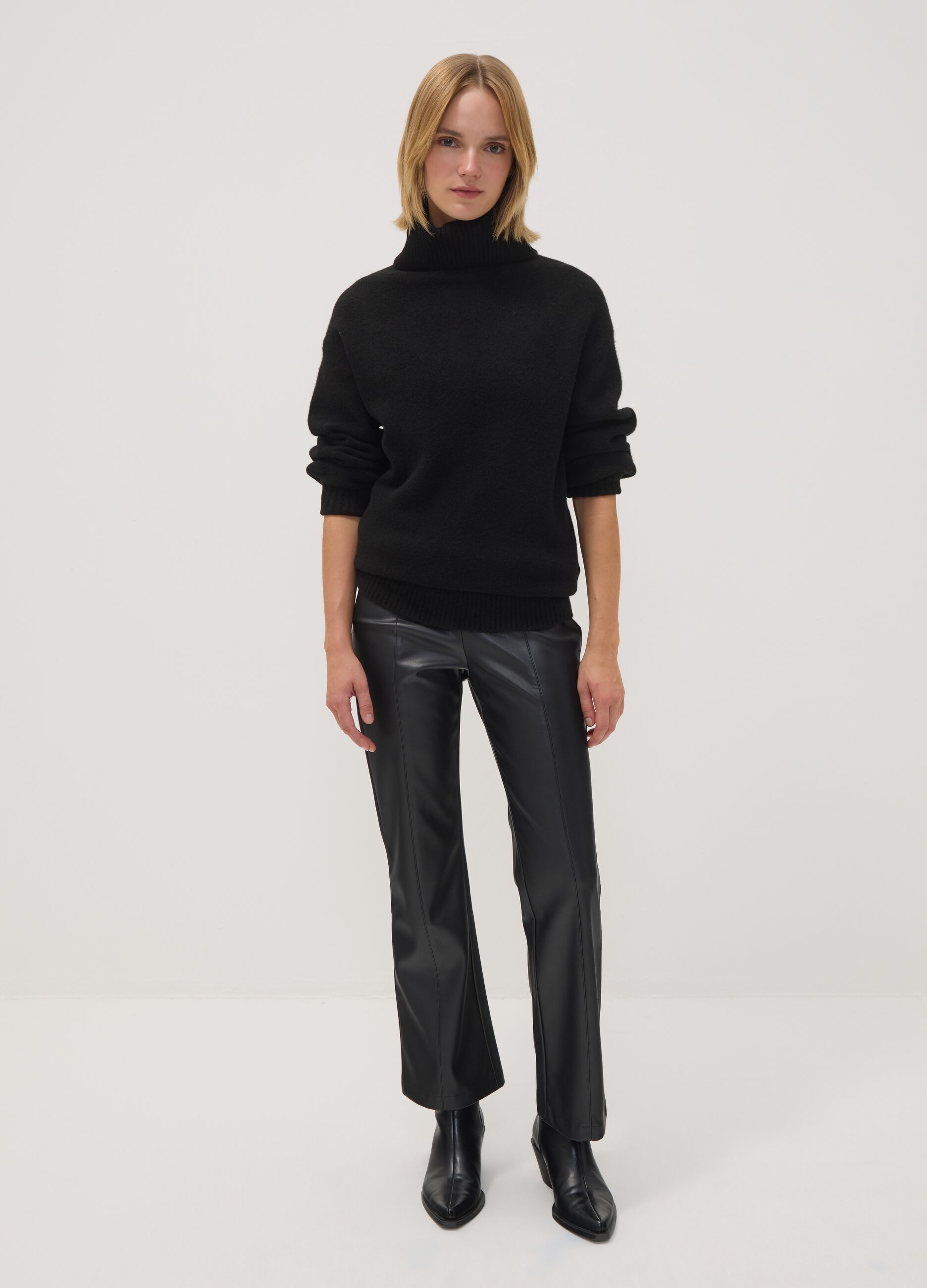 Leggings neri flare con vita regular ed elastico