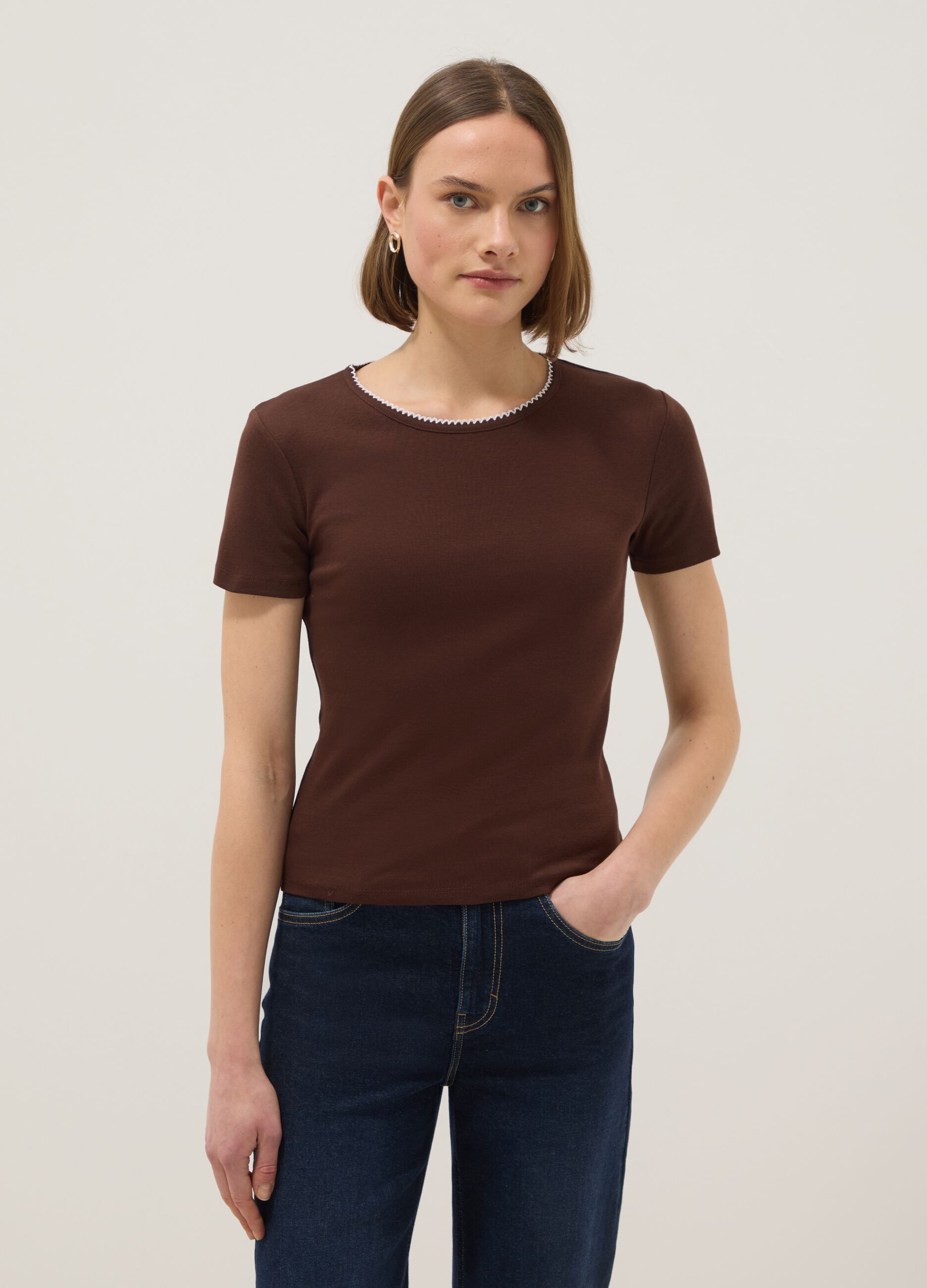 Brown pure cotton regular fit t-shirt with contrast stitching