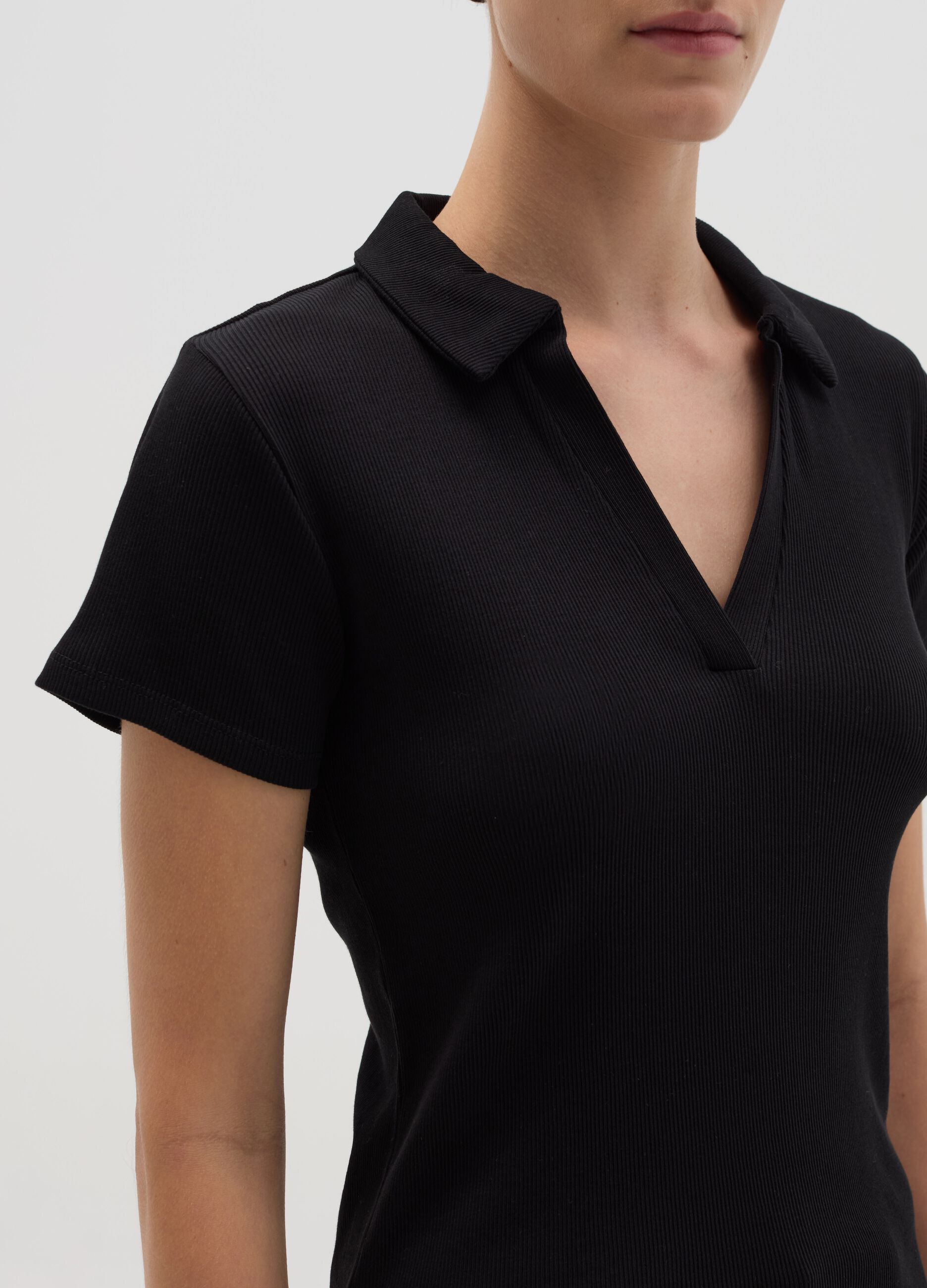 T-shirt with polo neck