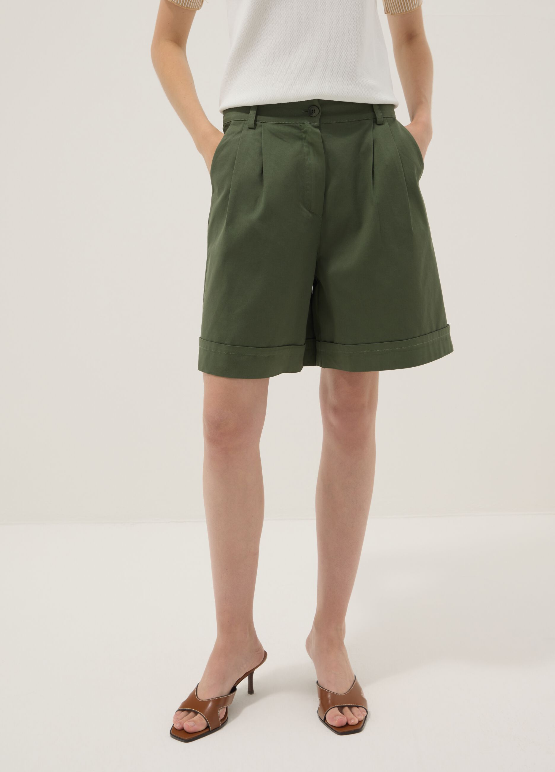 Green stretch cotton shorts