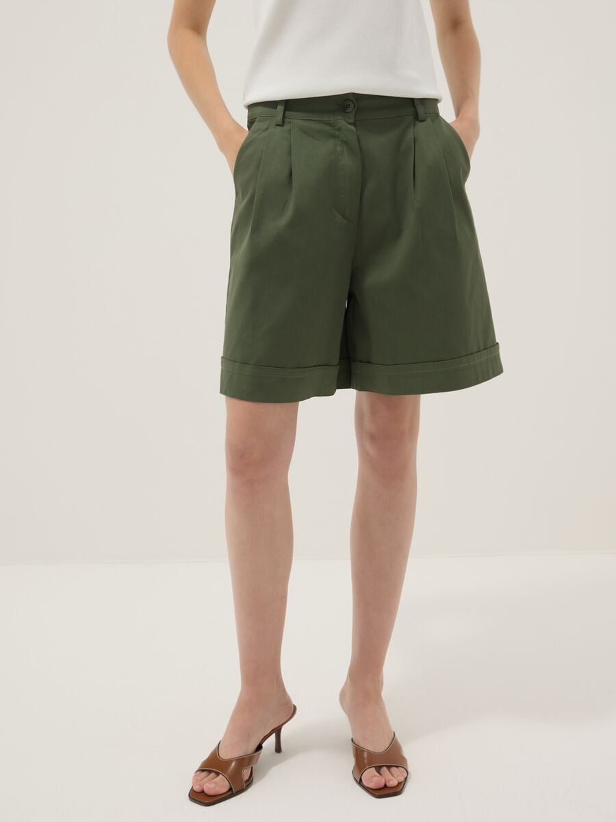 Green stretch cotton shorts_1