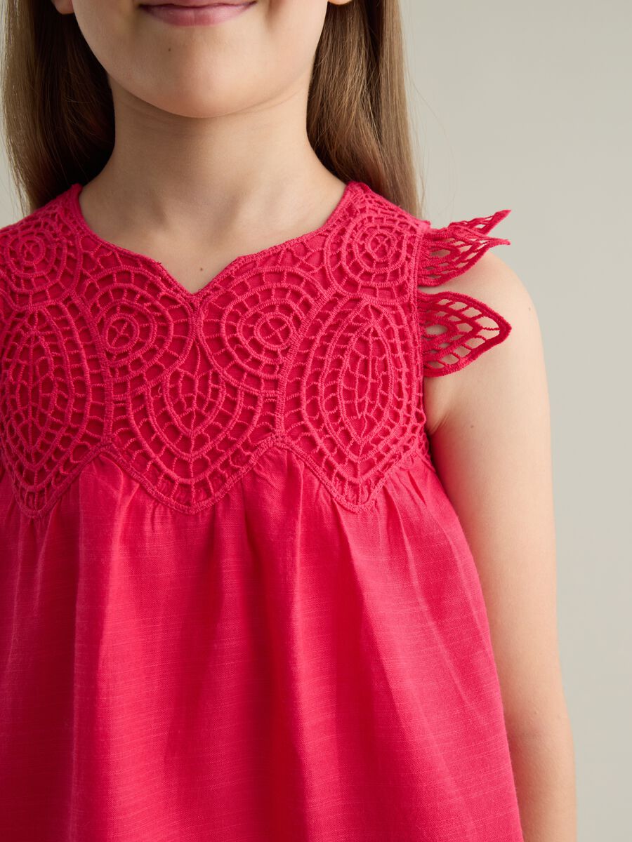 Girls' pink viscose and cotton blend top with crochet details, regular fit_2