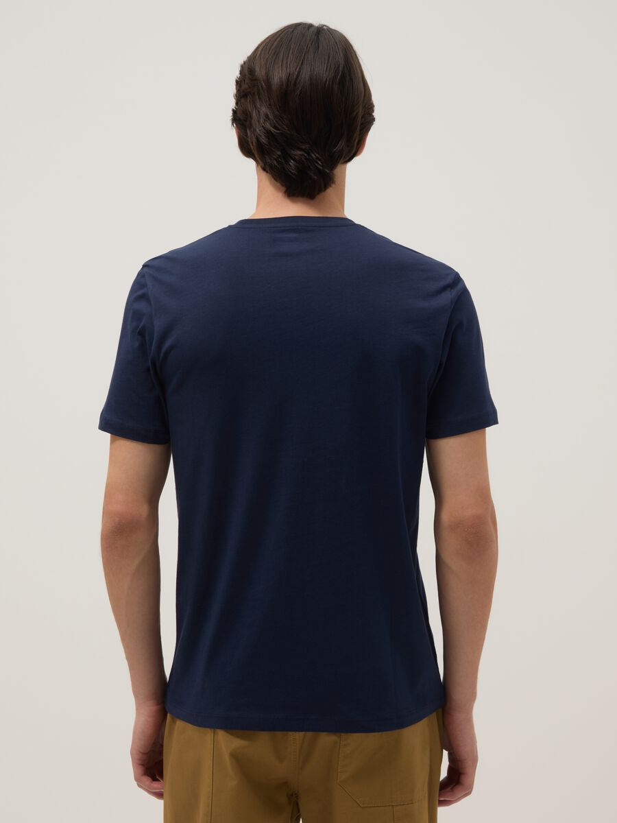 T-shirt in puro cotone blu regular fit con scollo a V_2