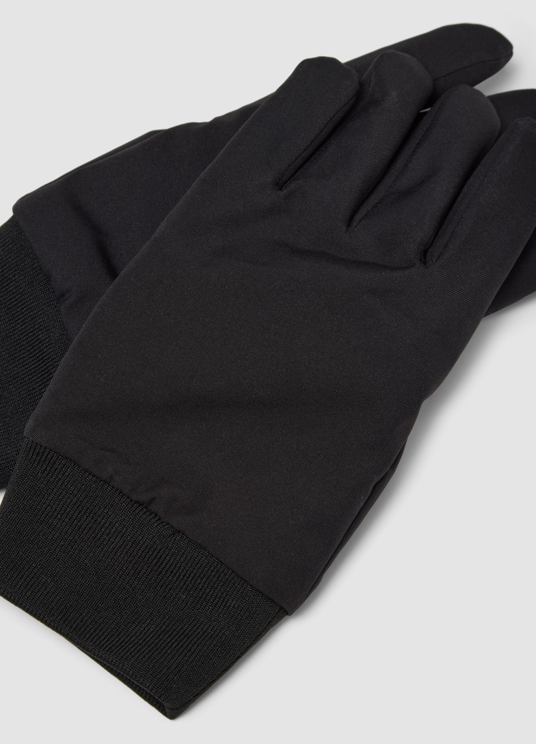 Black gloves with ribbed cuffs and non-slip grips