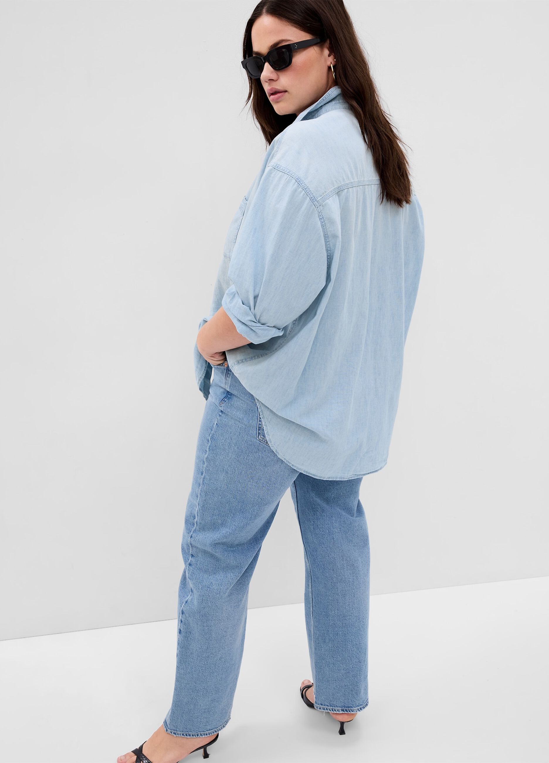 Oversized shirt in denim with pockets