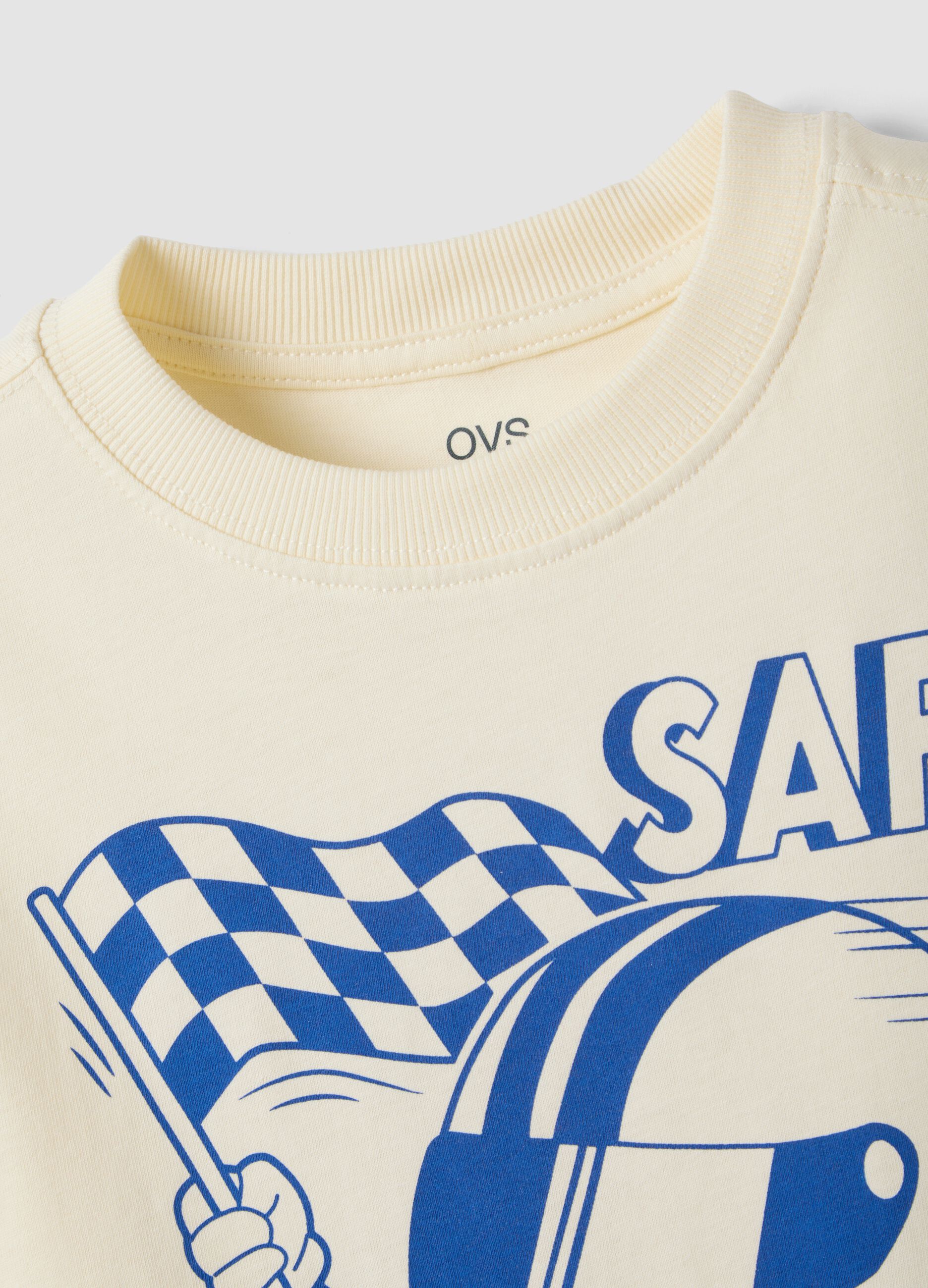 White oversized T-shirt in 100% organic cotton with racing print for boys