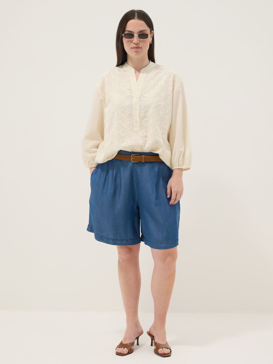 Camicia beige in puro cotone con ricamo_2