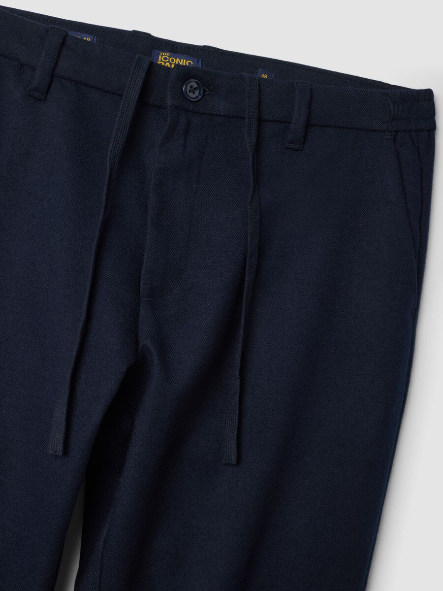 Navy stretch viscose-blend chino trousers, regular fit_2