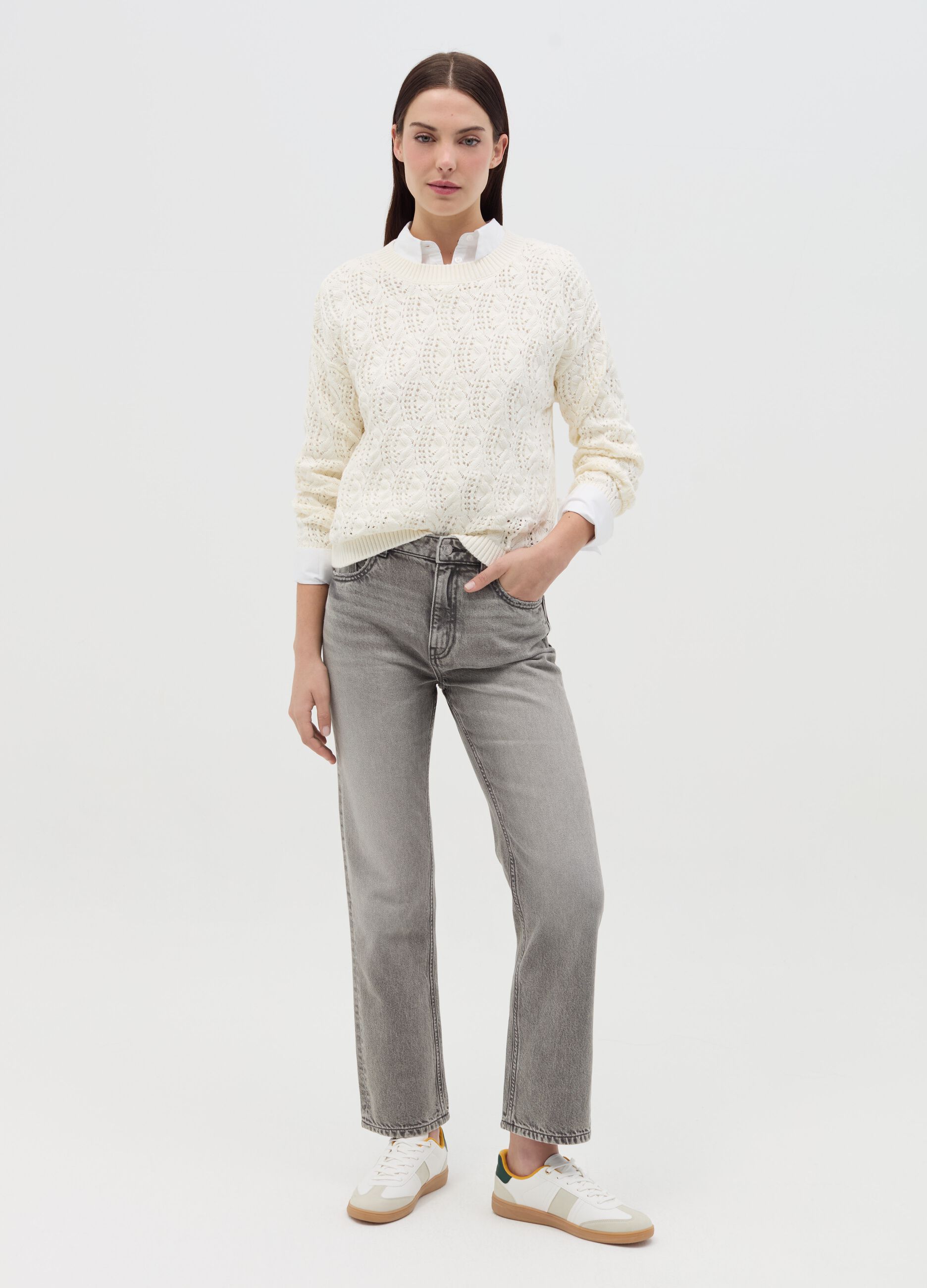 Crochet pullover with round neck