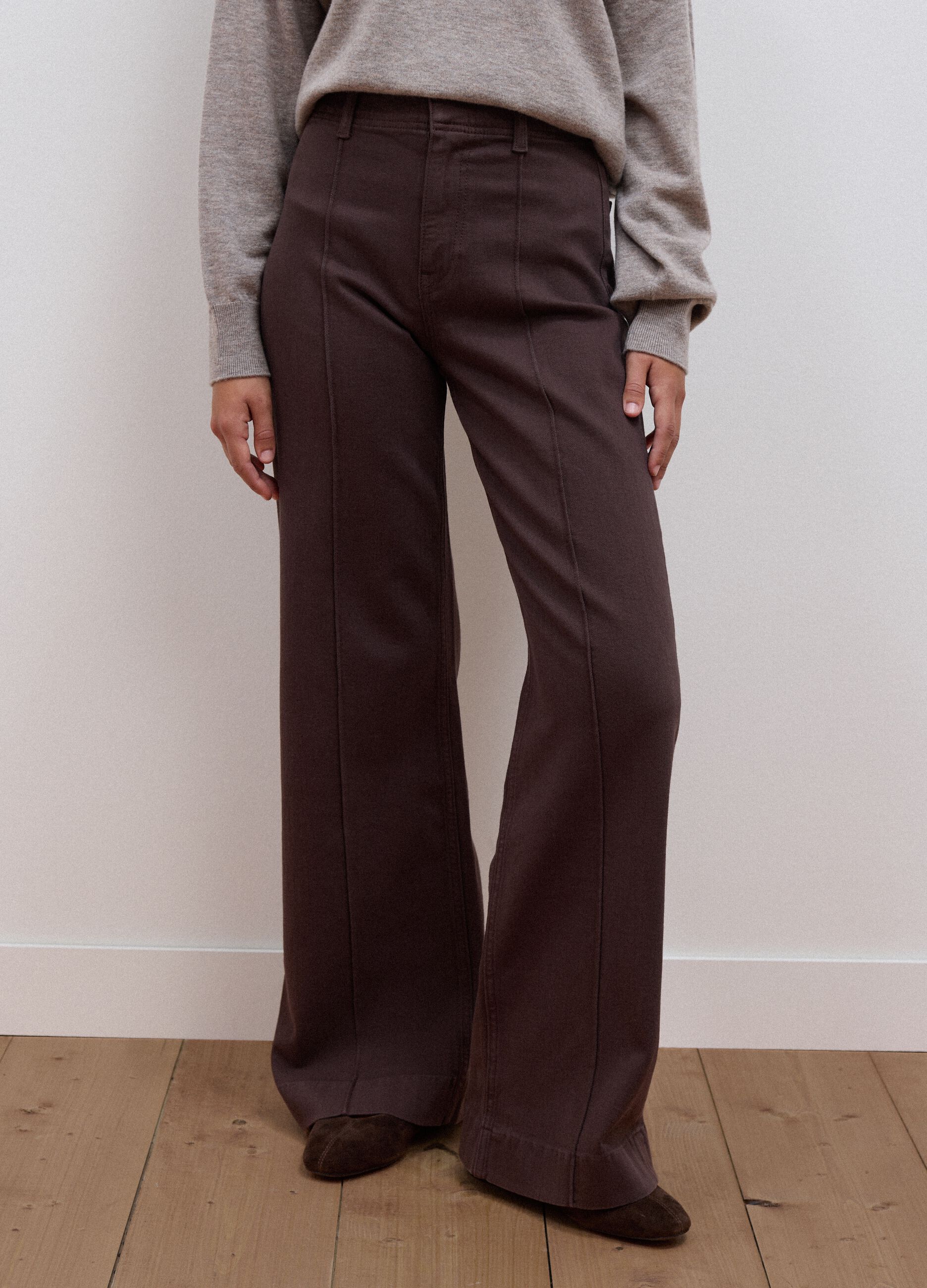 Jeans marroni wide leg in twill di cotone elasticizzato