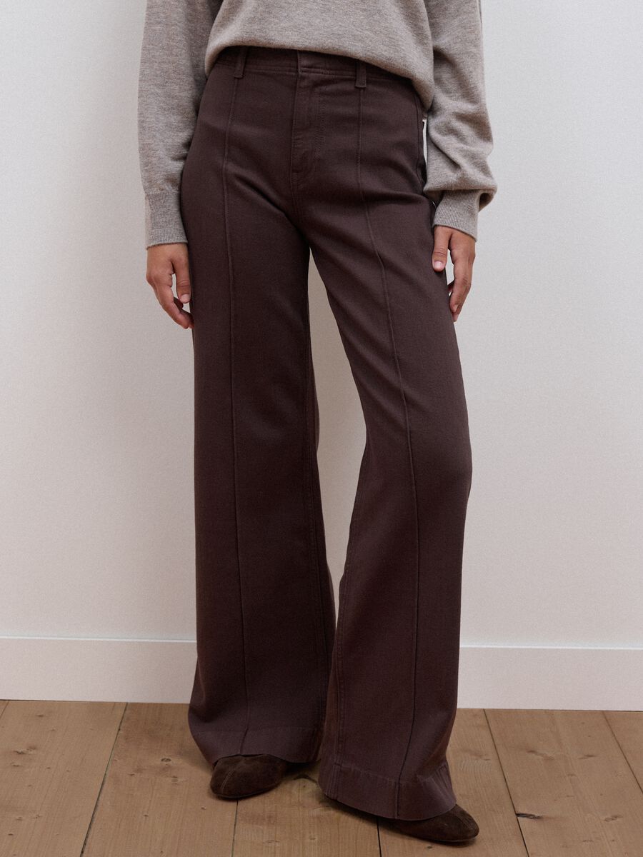 Jeans marroni wide leg in twill di cotone elasticizzato_1
