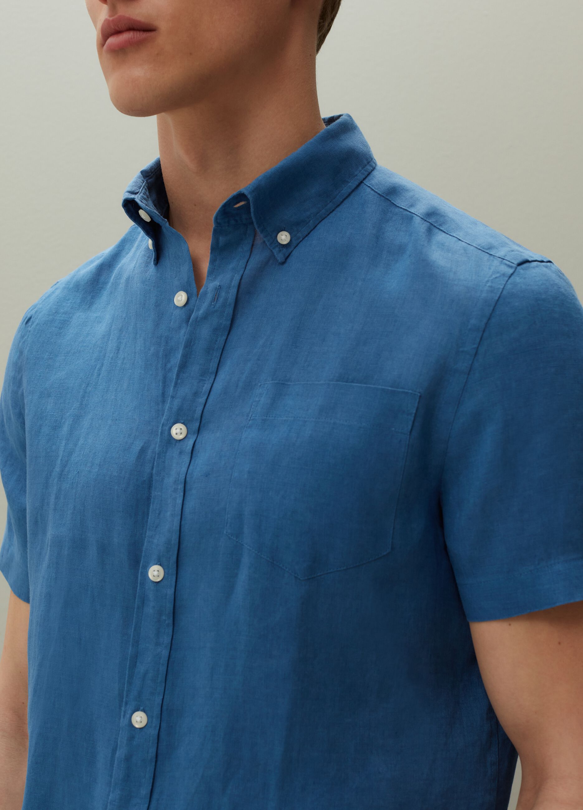 Linen shirt with short sleeves