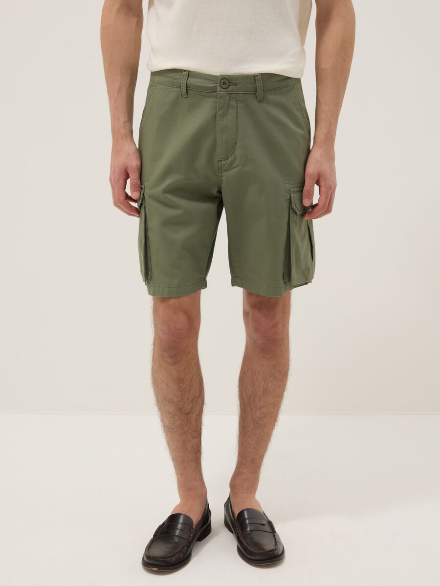 Green cotton cargo Bermuda shorts, regular fit_1