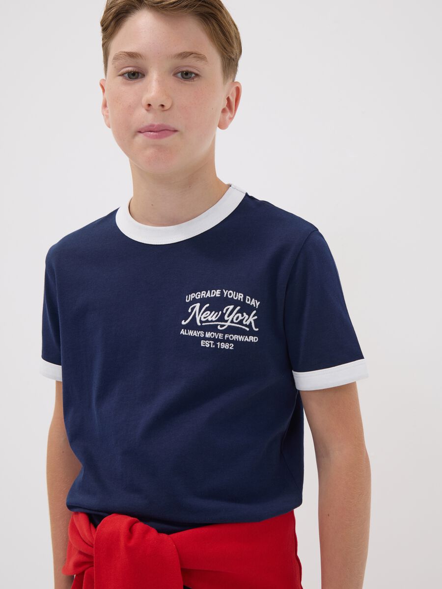 Blue organic cotton T-shirt with print, relaxed fit for boys_2